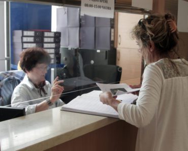 UPLAĆEN NOVAC Pojedinim građanima Srbije konto na računu uvećan za 35.000 dinara UPLAĆEN NOVAC Pojedinim građanima Srbije konto na računu uvećan za 35.000 dinara