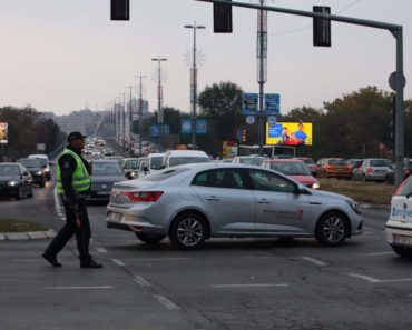 Vozači, tečnost za pranje vetrobrana može da vas odvede na robiju i izvadi vam 120.000 dinara iz džepa Vozači, tečnost za pranje vetrobrana može da vas odvede na robiju i izvadi vam 120.000 dinara iz džepa