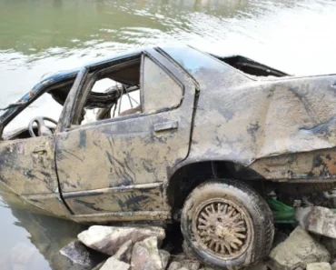 Šok na Dunavu: Ronioci pronašli olupinu auta, prenerazili se kad su videli šta je unutra (FOTO) Šok na Dunavu: Ronioci pronašli olupinu auta, prenerazili se kad su videli šta je unutra (FOTO)